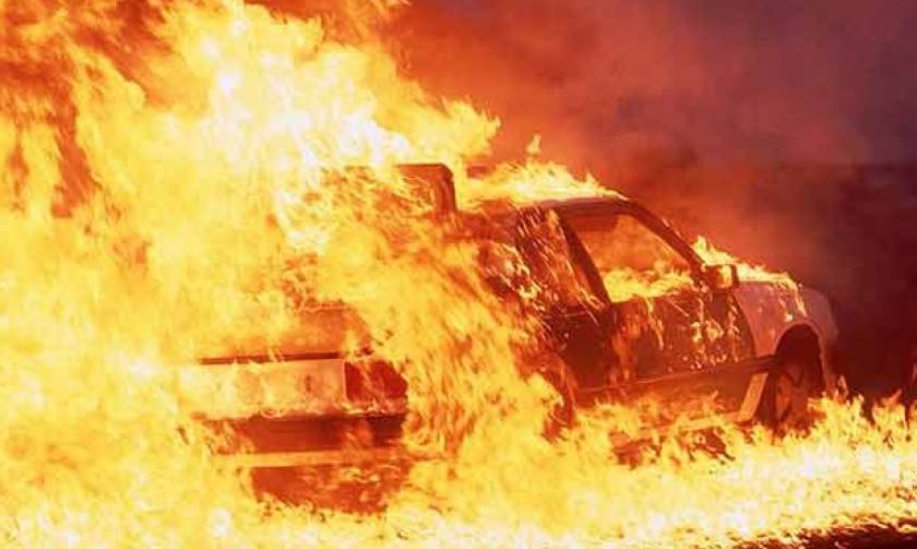 Πανικός στο Ρέθυμνο: Στις φλόγες αυτοκίνητο με τουρίστες