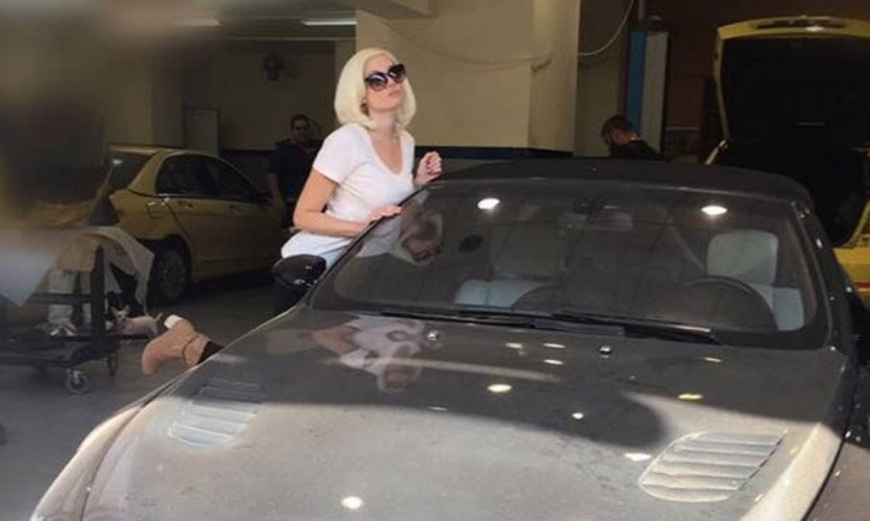 Βίντεο: Η Τζούλια Αλεξανδράτου παραλίγο να καεί ζωντανή μέσα στο πολυτελές αυτοκίνητό της!