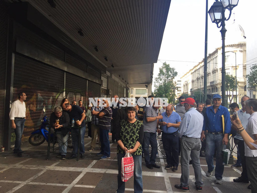 Διαμαρτυρία εργαζομένων του «Ledra Marriott» έξω από το υπ. Εργασίας (photos)