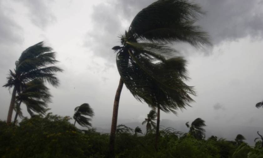 Σαρώνει τα πάντα στο πέρασμά του ο τυφώνας Μάθιου: Τουλάχιστον 17 οι νεκροί (videos+photos)