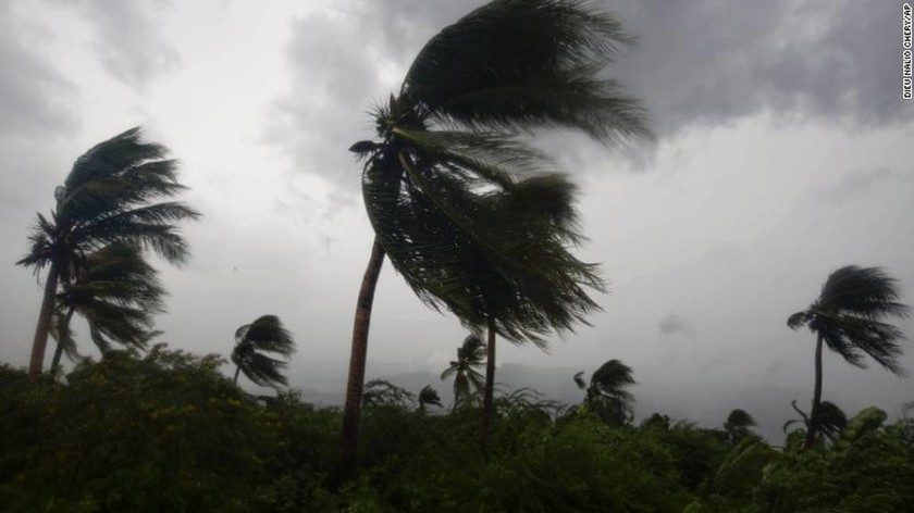 Σαρώνει τα πάντα στο πέρασμά του ο τυφώνας Μάθιου: Τουλάχιστον 9 οι νεκροί (videos+photos)