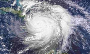 Αγωνία στα νοτιοανατολικά των ΗΠΑ: Ουρές για βενζίνη και τρόφιμα ενόψει του τυφώνα Μάθιου