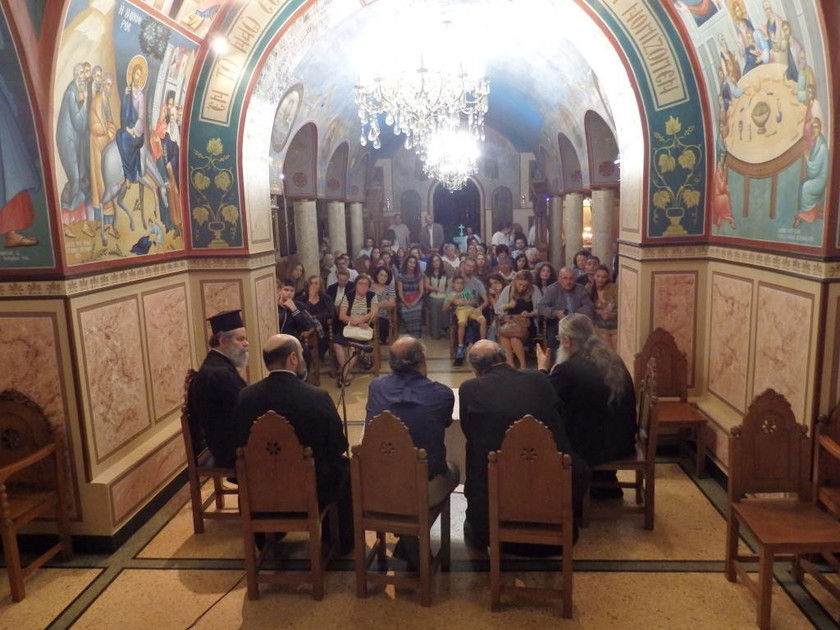 Συγκίνηση στο προσκύνημα της Τιμίας Κάρας του Οσίου Στυλιανού στη Φιλοθέη (pics)