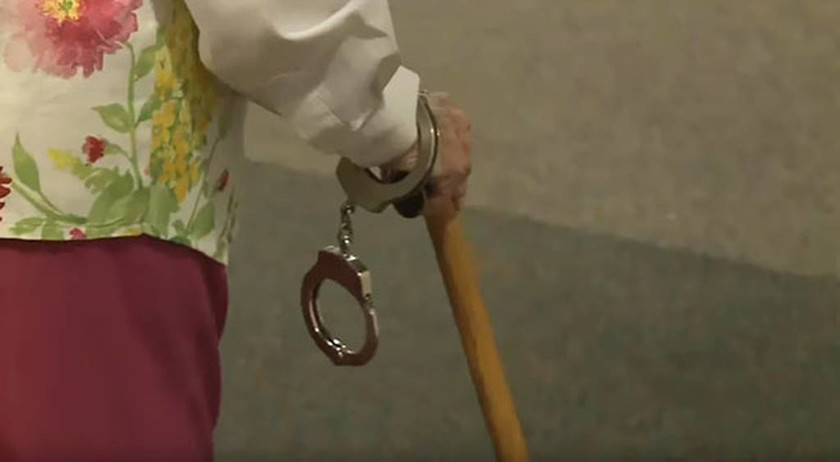 Απίστευτο! «Συνέλαβαν» γιαγιά 102 ετών για τον πιο περίεργο λόγο (pics+video)