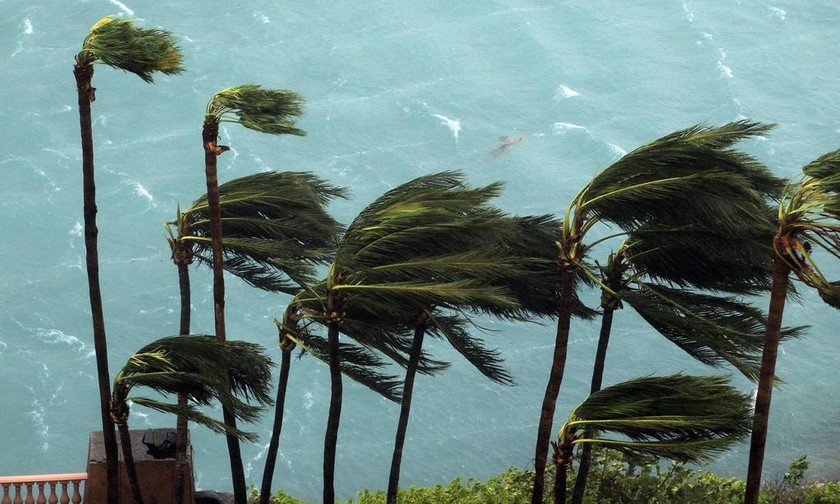 Στο μάτι του φονικού τυφώνα Μάθιου εκατομμύρια άνθρωποι: «Κρυφτείτε γιατί θα πεθάνετε»
