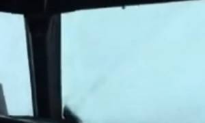 Τρομακτικό βίντεο: Αεροσκάφος στο έλεος του φονικού τυφώνα «Μάθιου»