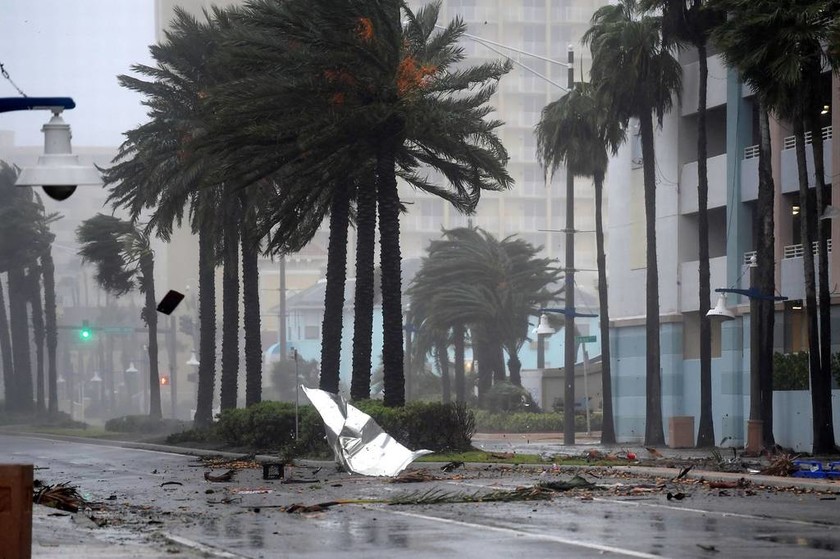 Βιβλική καταστροφή και εκατοντάδες νεκροί από το πέρασμα του τυφώνα Μάθιου (pics+vids)