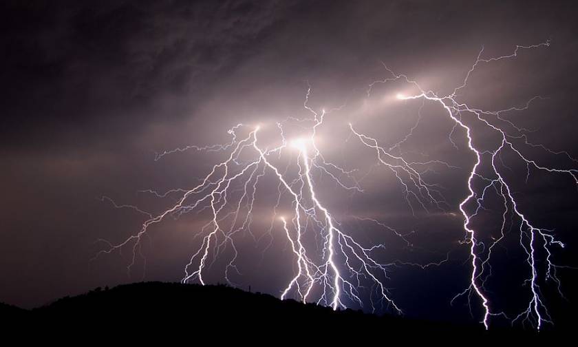 Καιρός: Καταιγίδες και χαλάζι την Τρίτη (11/10) - Πού θα «χτυπήσουν» τα φαινόμενα