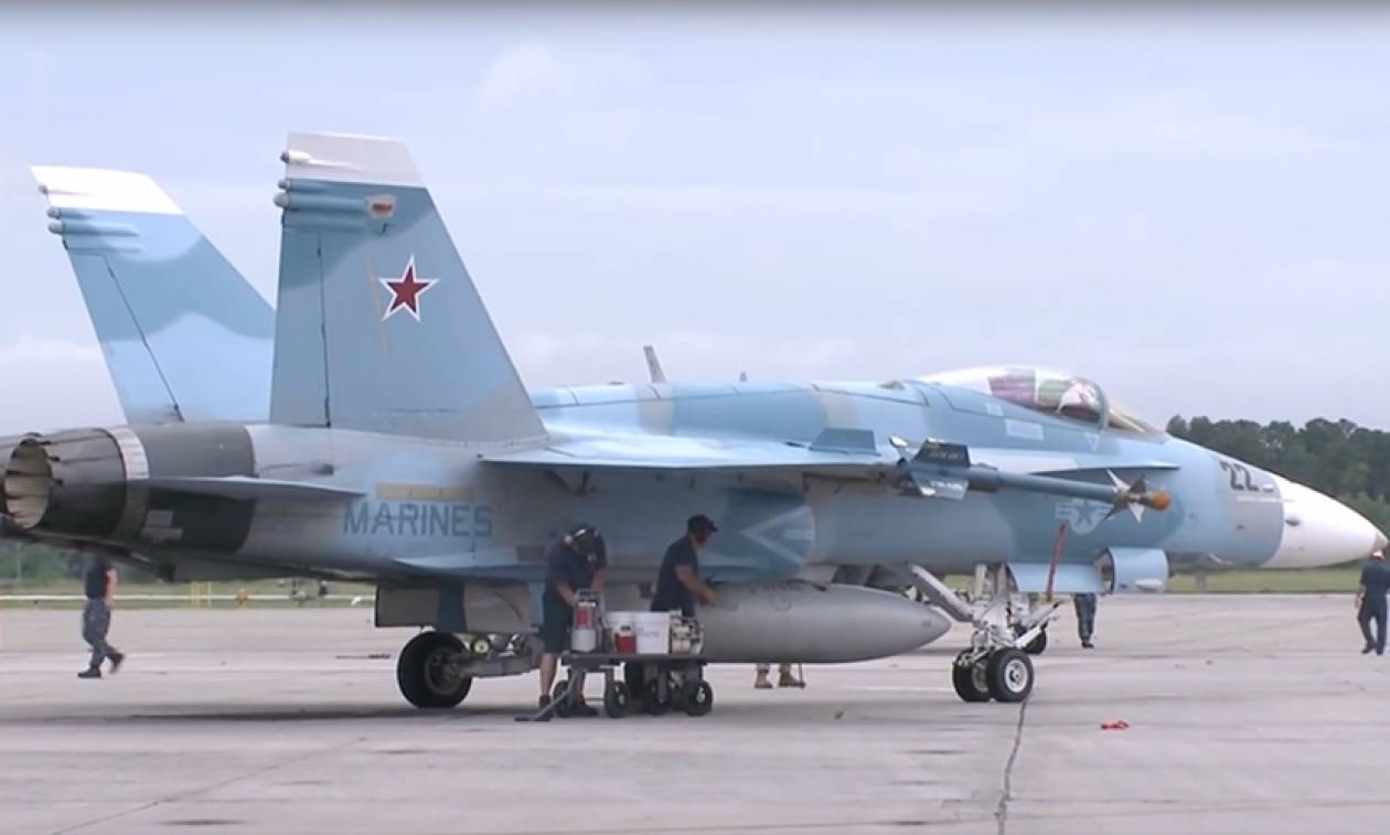 «Προβοκάτσια;» Αεροσκάφη των ΗΠΑ με ρωσικά χρώματα βάζουν «φωτιά» σε θεωρίες συνομωσίας (Pics)