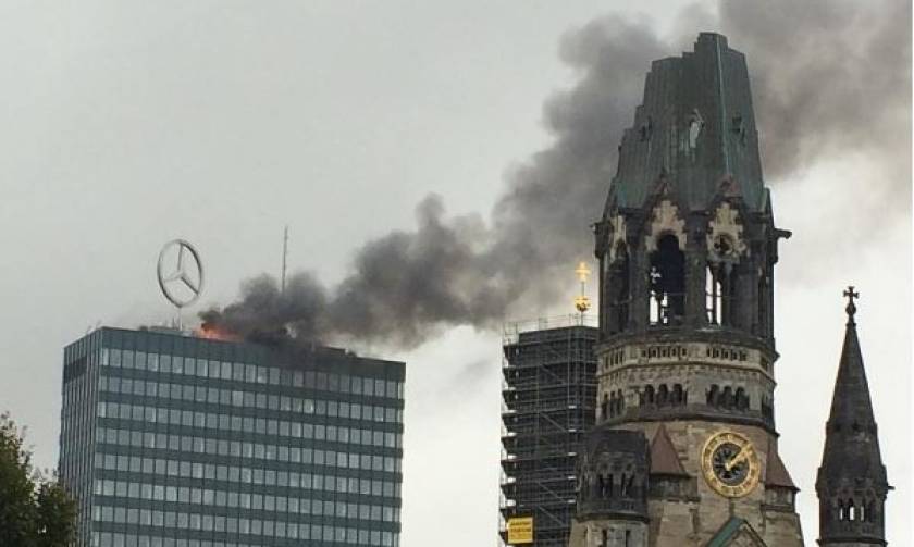 Μεγάλη πυρκαγιά σε ιστορικό κτήριο του Βερολίνου (Pics+Vids)