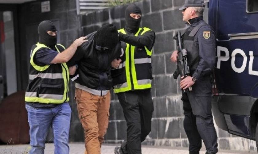 Ισπανία: Χειροπέδες σε δύο «στρατολόγους» του ISIS