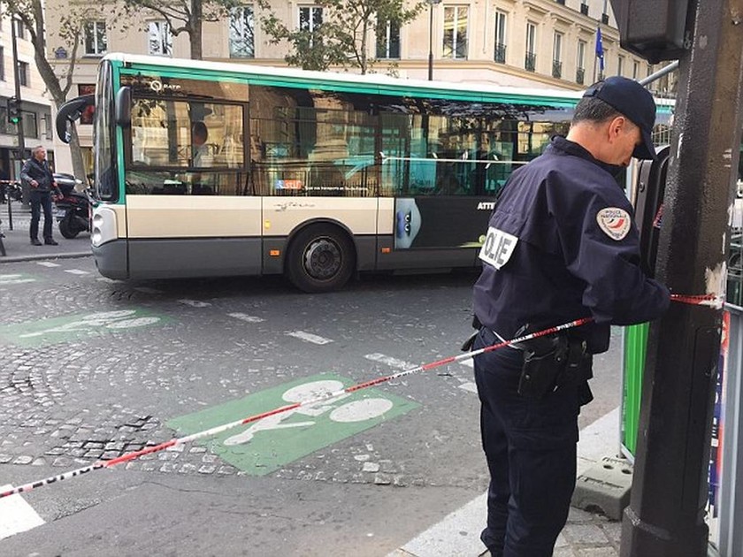 ΈΚΤΑΚΤΟ: Συναγερμός στη Γαλλία – Βρέθηκε βόμβα σε αυτοκίνητο σε κεντρικό δρόμο στο Παρίσι 