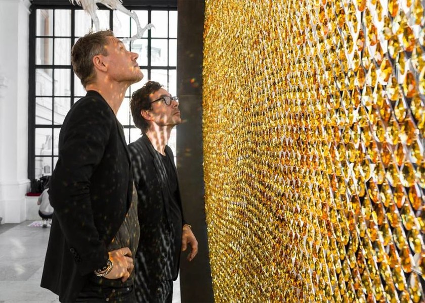 Εντυπωσιακό: Ένας «ήλιος» από 8.000 κρύσταλλα Swarovski! (pics)