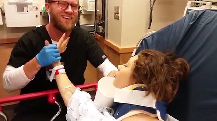Viral: Δείτε γιατί αυτή η κοπέλα «κοκκίνισε από ντροπή» για όσα έκανε υπό την επήρεια αναισθησίας 