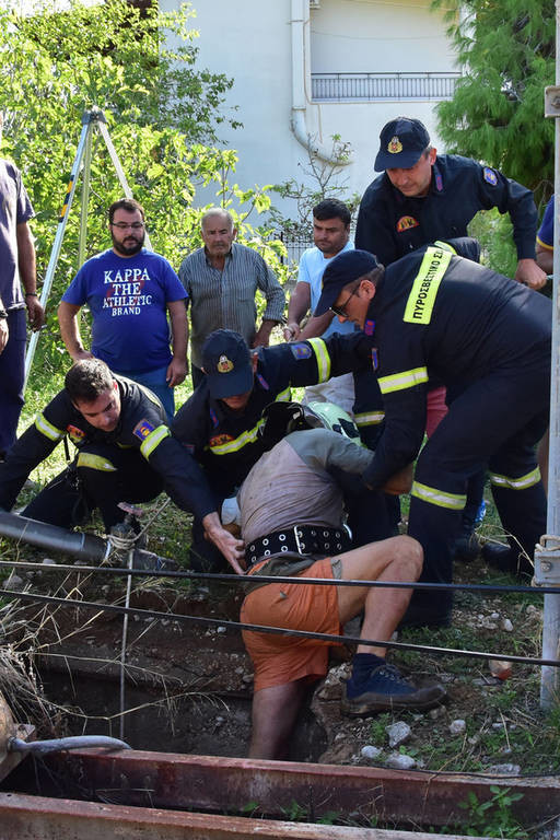 Θρίλερ στο Ναύπλιο: Αγρότης εγκλωβίστηκε σε πηγάδι (pics)