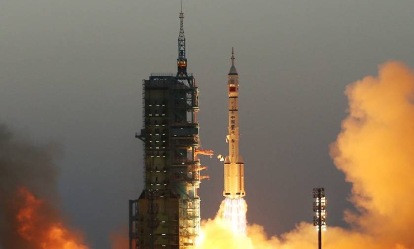 Κίνα: Επιτυχημένη η εκτόξευση του επανδρωμένου διαστημικού πυραύλου Shenzhou 11 (vid)