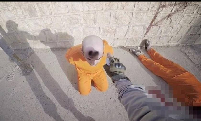 Νεό βίντεο φρίκης από τους τζιχαντιστές: Σημαδεύουν κρατούμενους με σπρέι πριν τους εκτελέσουν