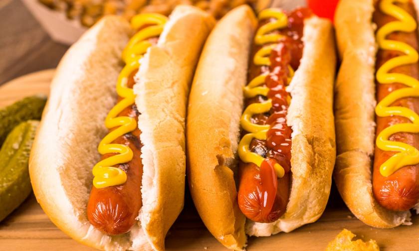 Ποια χώρα απαγόρευσε την ονομασία hot dog - Λουκέτο σε όσα καταστήματα δε συμμορφωθούν