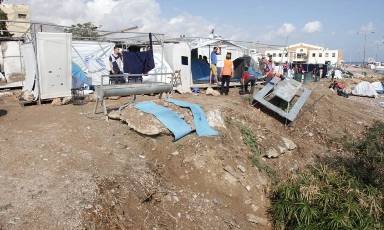 Χίος: Νέα ένταση στο hot spot της ΒΙΑΛ - Πρόσφυγες μπλόκαραν τις εισόδους