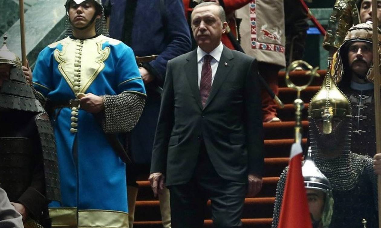 Νεοθωμανικό παραλήρημα Ερντογάν: Καλεί σε αλλαγή συνόρων – Θυμήθηκε και τους Σελτζούκους