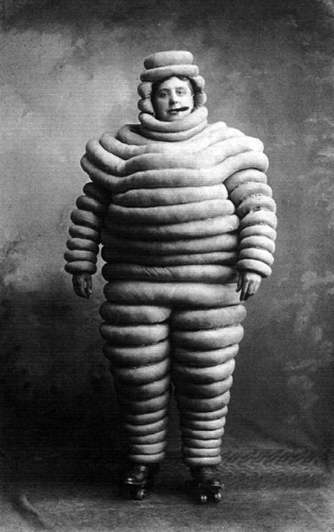 Η αρχική μασκότ της Michelin το 1910.