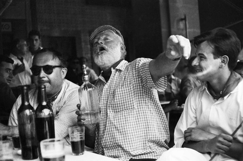 Ο Ernest Hemingway σε χαλαρές στιγμές