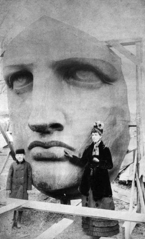 Ξεπακετάροντας το Άγαλμα της Ελευθερίας το 1885.