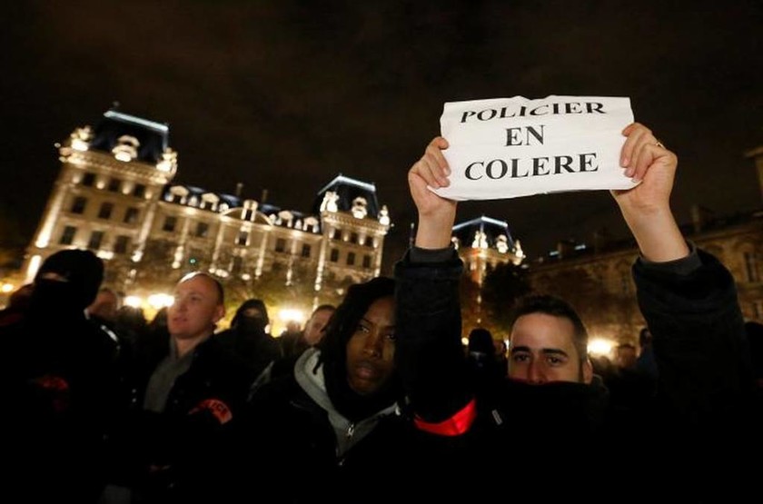 Γαλλία: Για πέμπτη νύχτα στους δρόμους οι αστυνομικοί (pics)