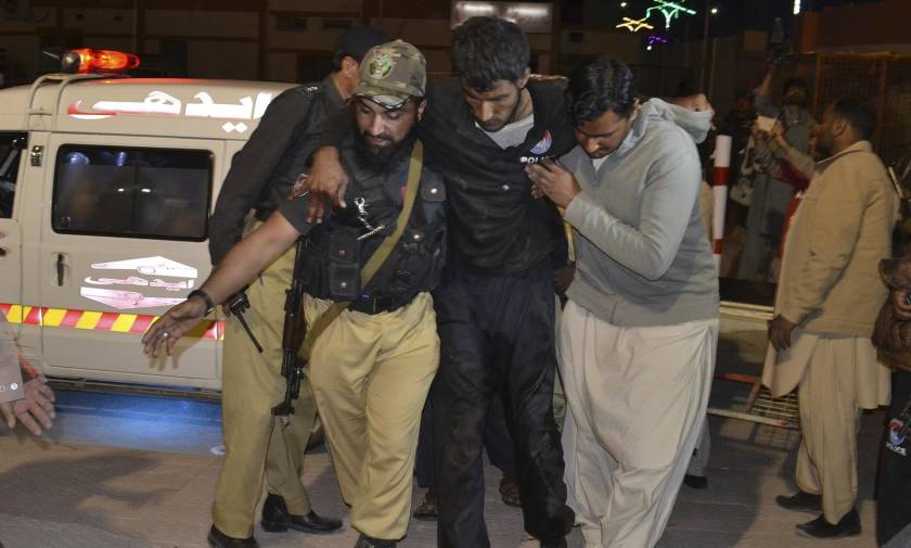 Μακελειό στο Πακιστάν: 59 νεκροί και δεκάδες τραυματίες από ένοπλη επίθεση σε αστυνομική σχολή