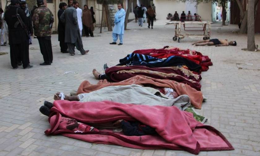 Οι Ταλιμπάν και το ΙΚ ανέλαβαν την ευθύνη για το λουτρό αίματος με 61 νεκρούς στο Πακιστάν