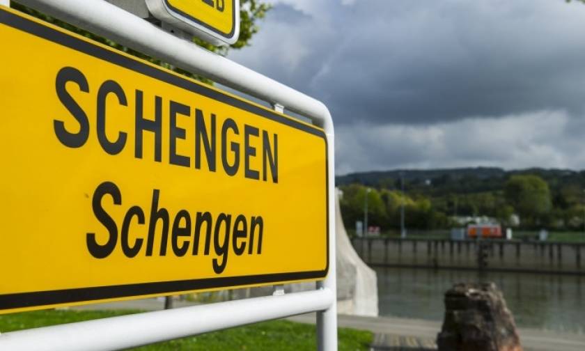 Κομισιόν: «Πράσινο φως» για τρίμηνη παράταση των συνοριακών ελέγχων στη Σένγκεν