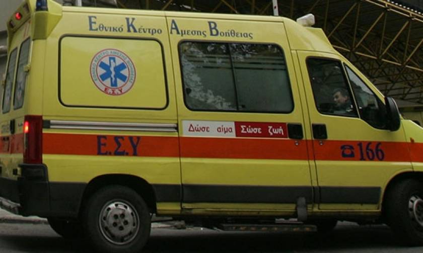 Toddler refugee seriously injured in car accident in Leros