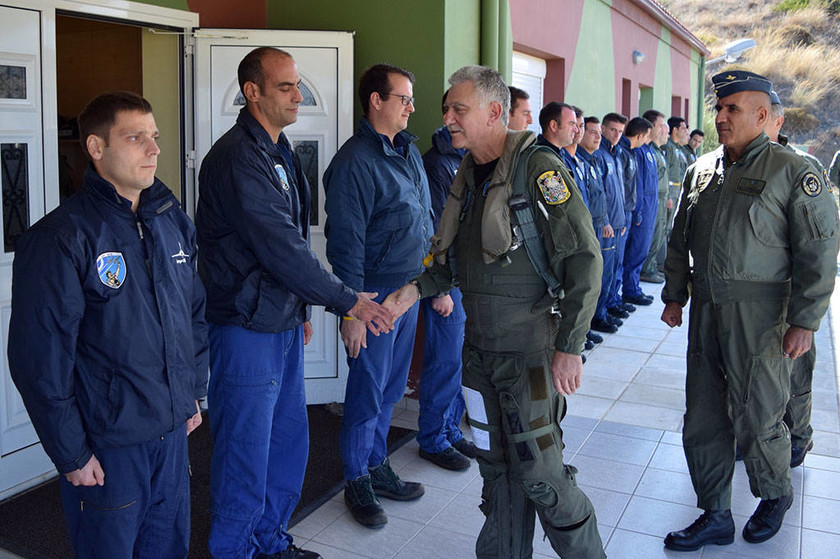 Πολεμική Αεροπορία: Επίσκεψη του Αρχηγού ΤΑ στο Κλιμάκιο Αεροσκαφών Ετοιμότητας της 135ΣΜ (pics)