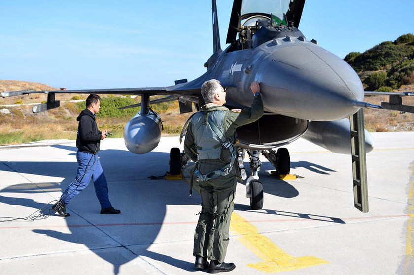 Πολεμική Αεροπορία: Επίσκεψη του Αρχηγού ΤΑ στο Κλιμάκιο Αεροσκαφών Ετοιμότητας της 135ΣΜ (pics)