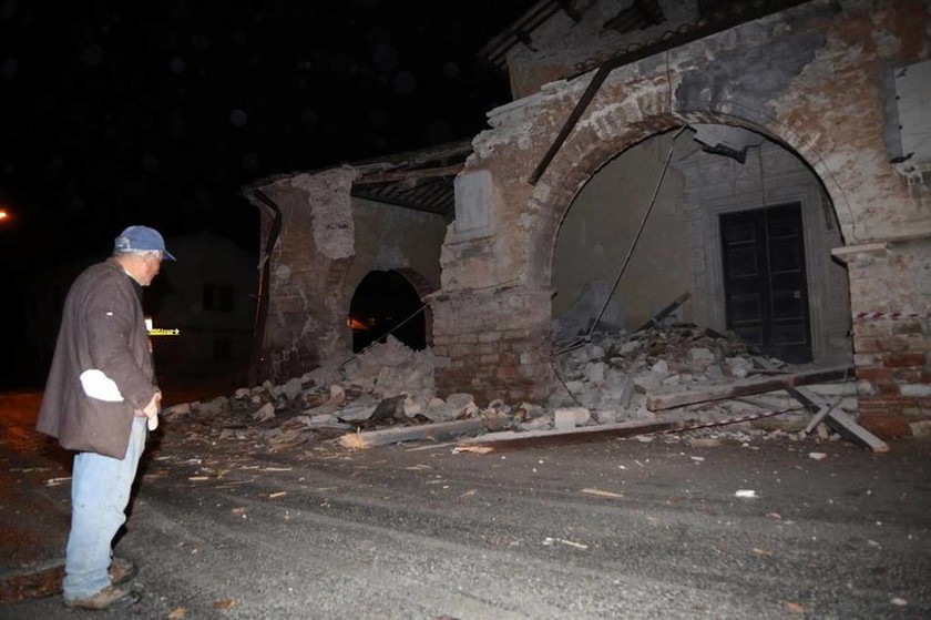 Σεισμός Ιταλία: Εικόνες καταστροφής από το ισχυρό χτύπημα του Εγκέλαδου με έναν νεκρό (Pics+Vids)