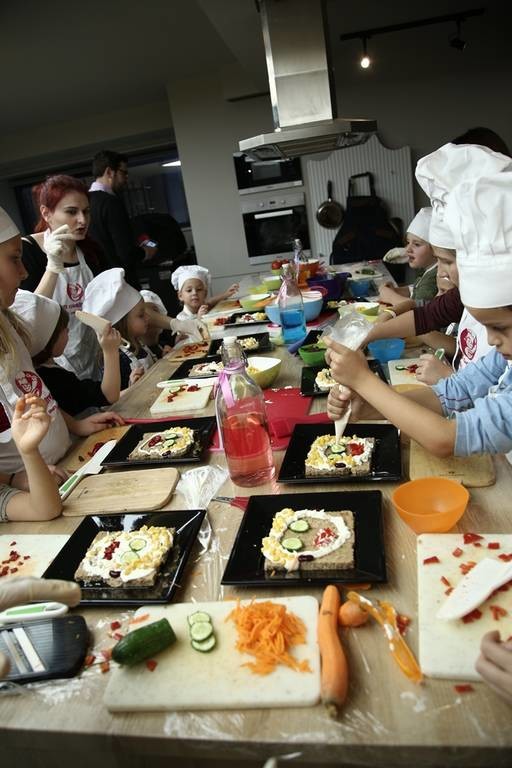 H Nestlé Ελλάς: Γιορτάζει τη Διεθνή Ημέρα των Σεφ δημιουργώντας με τα παιδιά την «Τέχνη στο Πιάτο»!