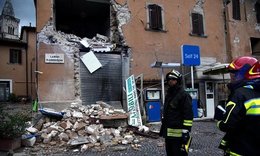 Η Ιταλία μετράει τις πληγές της - Οικονομική ενίσχυση για την αντιμετώπιση των πρώτων αναγκών (vids)
