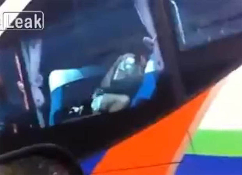 Το λεωφορείο των οργίων: Ζευγάρι έκανε σεξ δίπλα στο παράθυρο ενώ ταξίδευε (video)