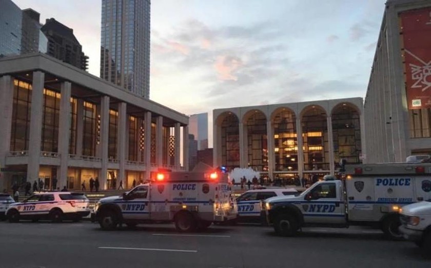 Συναγερμός στη Νέα Υόρκη: Εκκενώθηκε η Μετροπόλιταν Όπερα έπειτα από εισβολη υπόπτου (Pics)