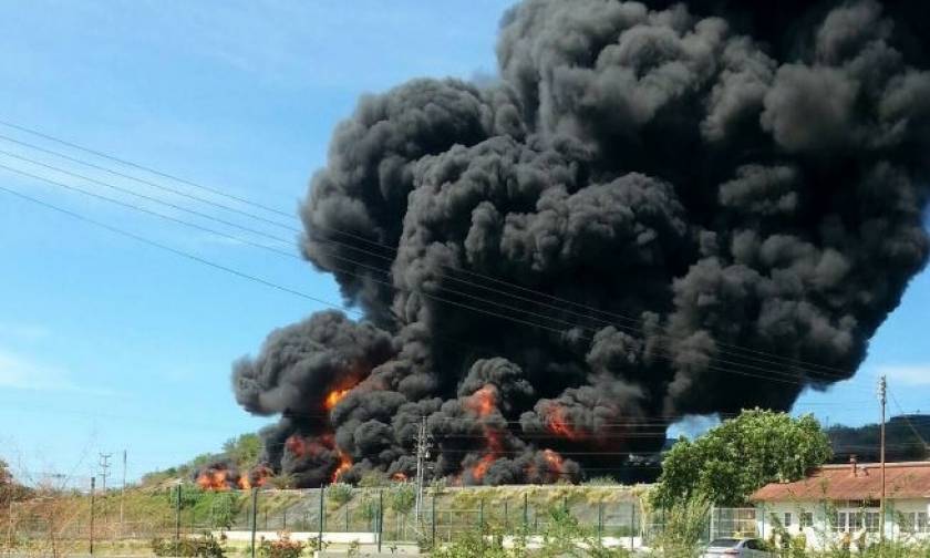 Βενεζουέλα: Τεράστια πυρκαγιά σε διυλιστήριο - Μαύροι καπνοί κάλυψαν τον ουρανό (photo)