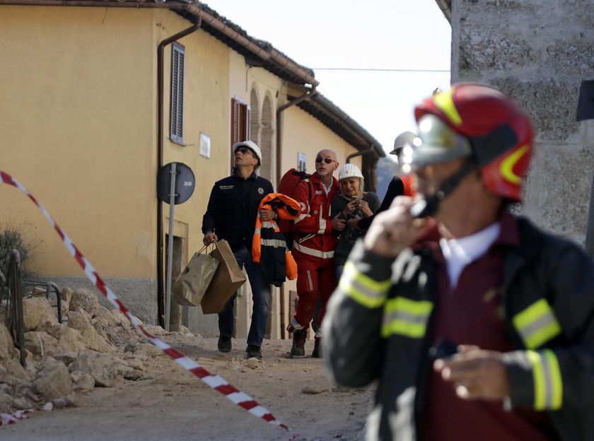 Τρόμος στην Ιταλία: Πανικός, τραυματίες και καταστροφές από το ανελέητο «σφυροκόπημα» του Εγκέλαδου