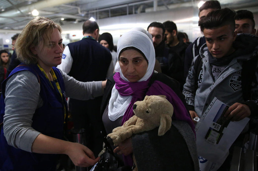 Προσφυγικό: Μετεγκατάσταση 111 Σύρων προσφύγων από την Ελλάδα στη Φινλανδία (pics)