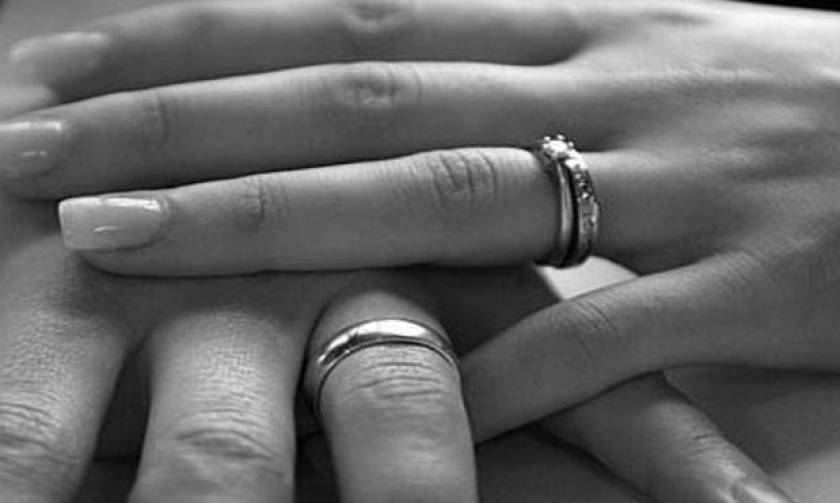 Ο απίστευτος λόγος για τον οποίο φοράμε τη βέρα του γάμου στο τέταρτο δάκτυλο (video)