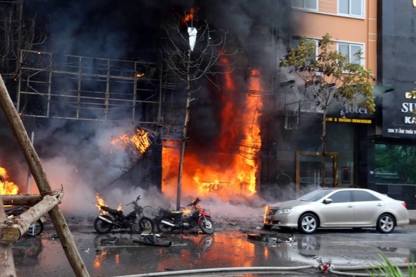  Τραγωδία στο Βιετνάμ: Τουλάχιστον 13 νεκροί από πυρκαγιά σε μπαρ (videos+photos)