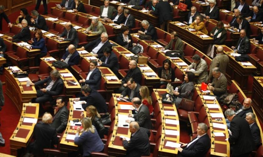 Βουλή: Δεν αίρεται η ασυλία των βουλευτών Κατσώτη και Νικολόπουλου