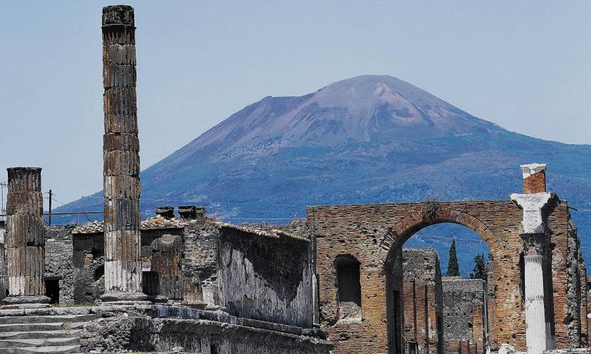 Σοκ! Ο σεισμός ξύπνησε το ηφαίστειο της Ρώμης – Τρόμος στην Ιταλία