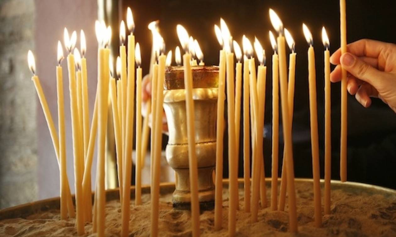 Γιατί ανάβουμε κερί στην εκκλησία και γιατί δεν πρέπει να σβήνεται νωρίς;