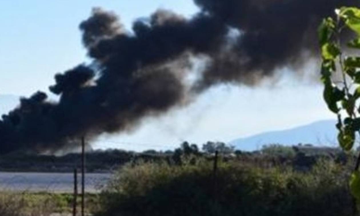 F-16 τυλίχθηκε στις φλόγες στα Χανιά - Τραυματίστηκε ο πιλότος (photos)