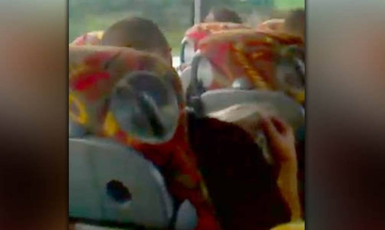 Ακατάλληλο βίντεο: Ξανθιά έκανε στοματικό σε άγνωστο μέσα σε γεμάτο λεωφορείο