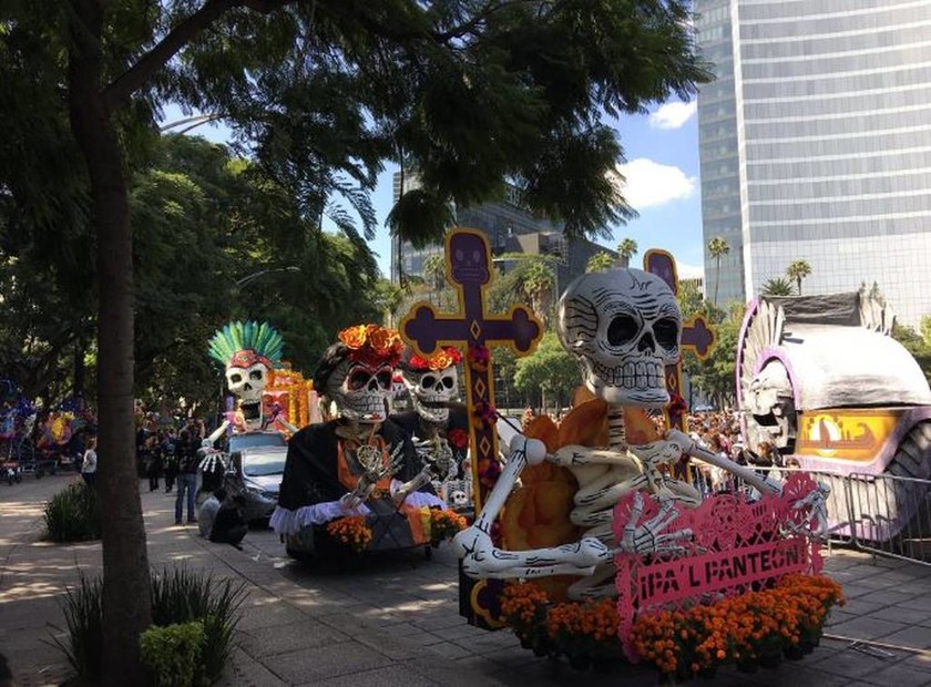 Το Μεξικό γιορτάζει το δικό του Halloween με τη «Μέρα των Νεκρών» (pics+video)